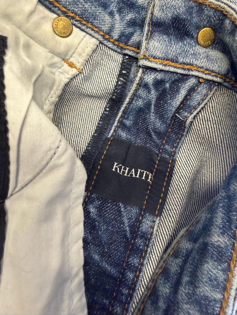 KHAITE
Abigail Stretch cropped high-rise straight-leg jeans
Color: Light denim - Picture 10 of 11